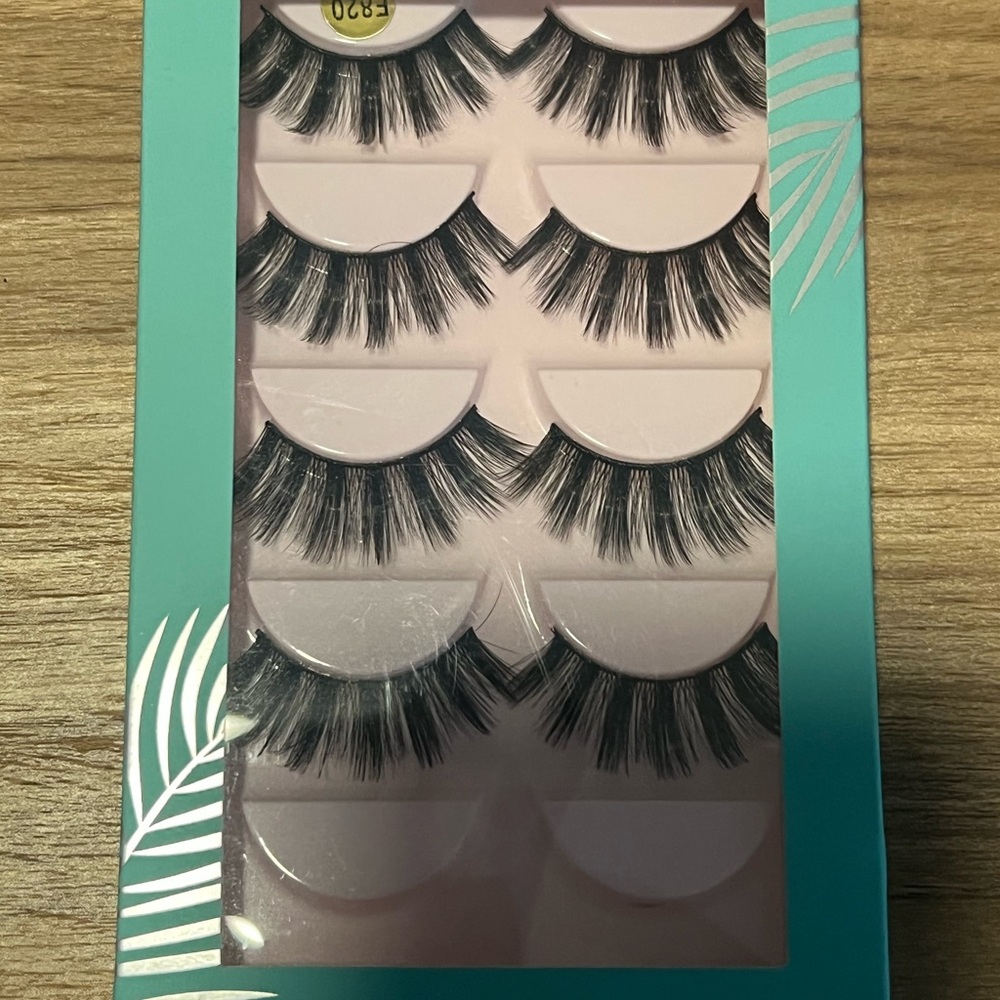 Dramatic Black False Eyelashes
